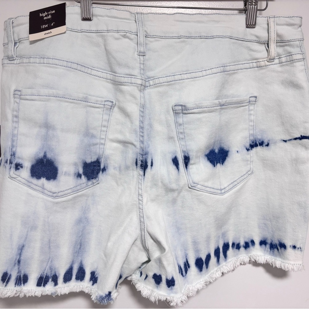 Ava & Viv Women's Blue and White Tie-Dye Jean Shorts - Picture 2 of 6